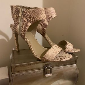 Beautiful leather high heels, pretty much new!